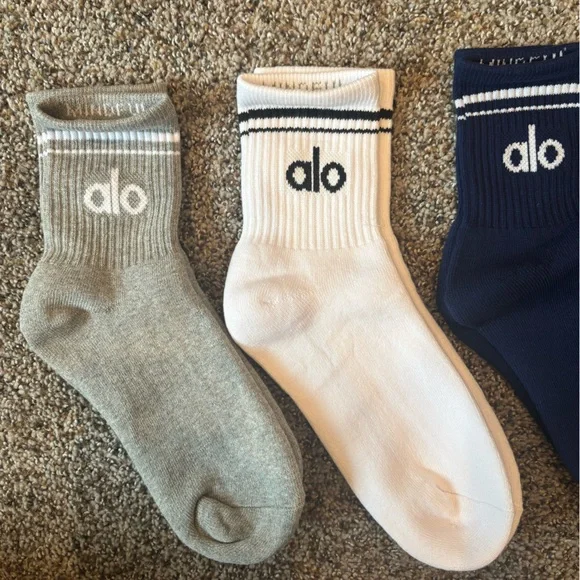 3 pack ALO Yoga unisex throwback half crew Socks - Gray, White, and navy blue - Picture 2 of 2